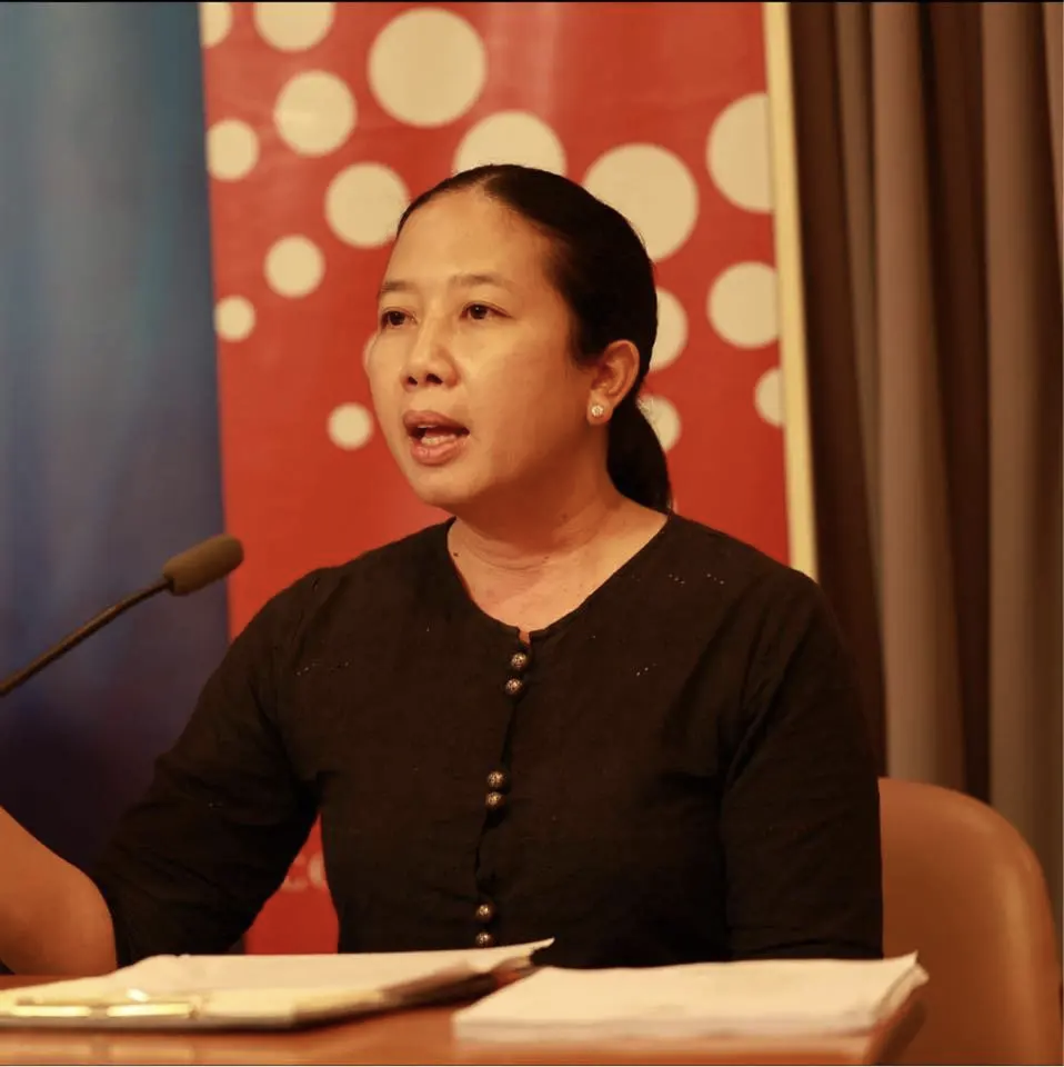 Women with red background