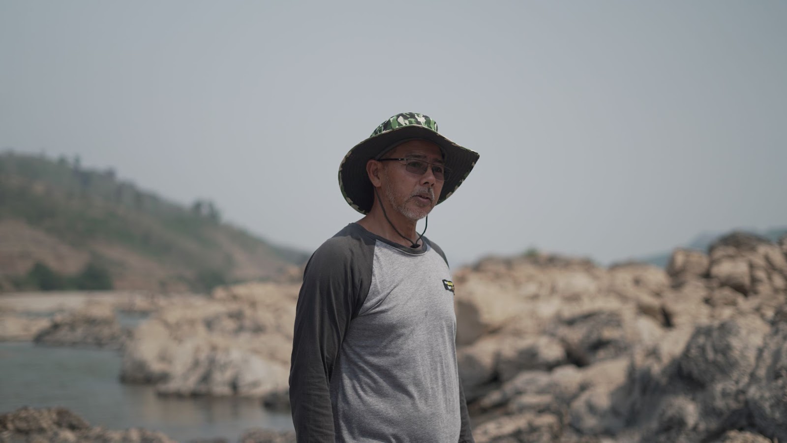Uncle with hat and black glasses